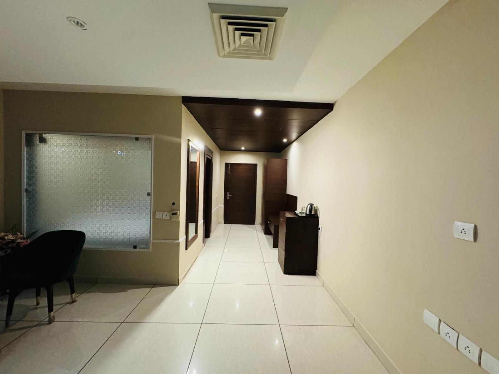 The Pearl Hotel Sirsa Exterior foto